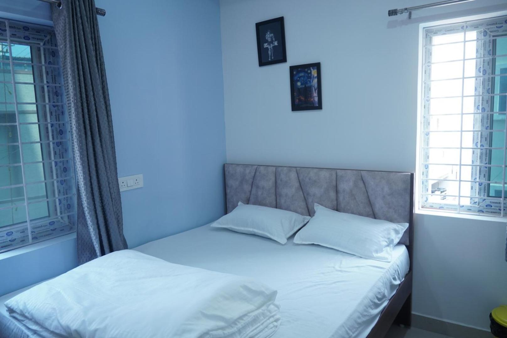 Cosmic Hotel & Guest House Gachibowli Raidurg Hyderabad Exterior foto