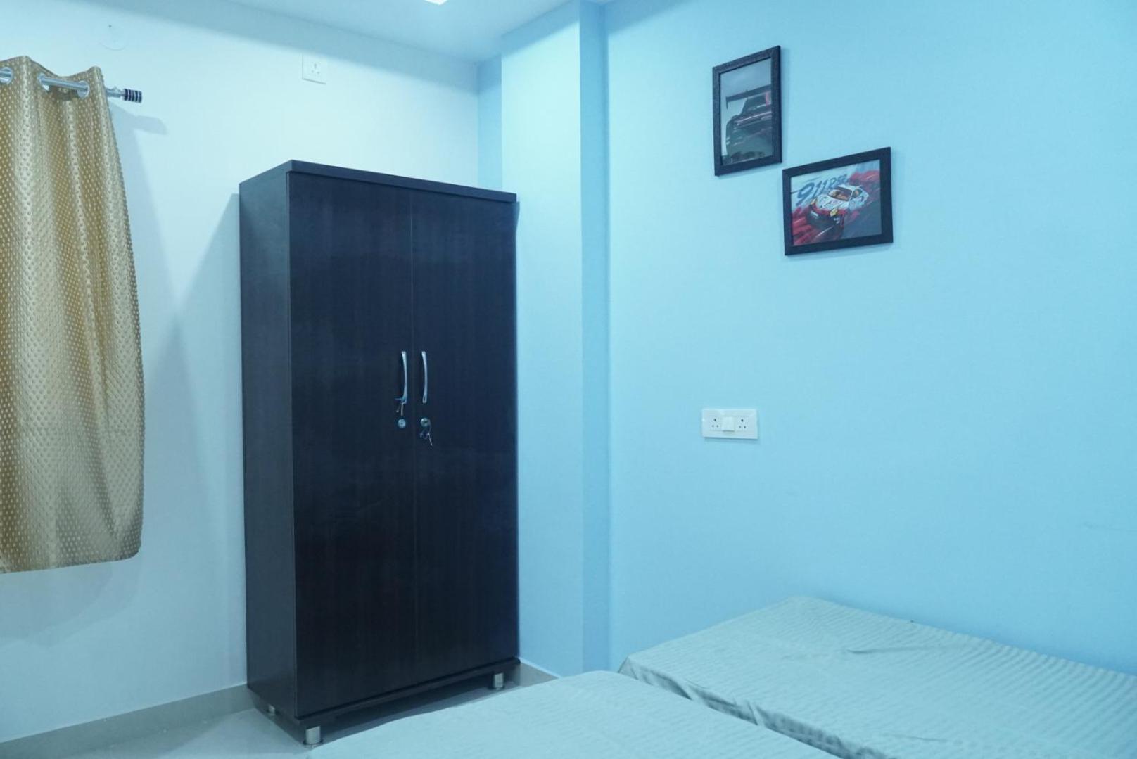 Cosmic Hotel & Guest House Gachibowli Raidurg Hyderabad Exterior foto