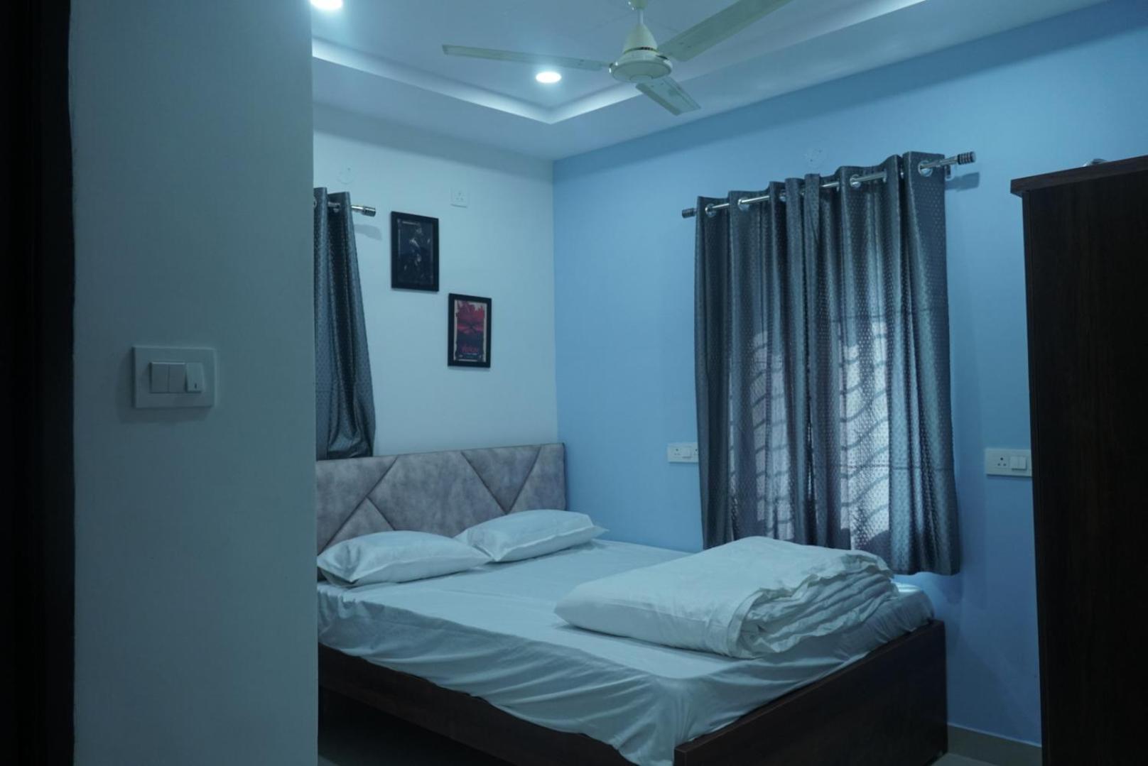 Cosmic Hotel & Guest House Gachibowli Raidurg Hyderabad Exterior foto