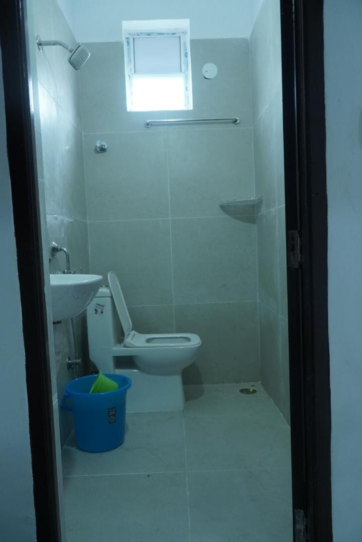 Cosmic Hotel & Guest House Gachibowli Raidurg Hyderabad Exterior foto